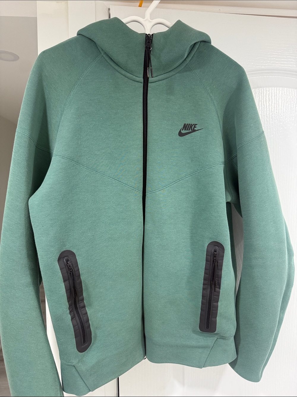 Authentic Nike Sage Green Full-Zip Hoodie 🍃